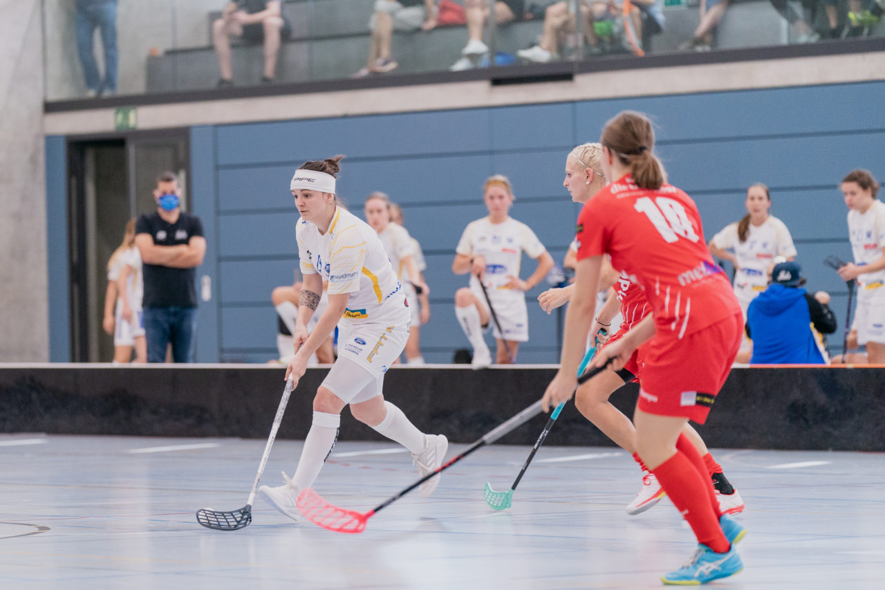 Frauen NLA 1. Runde 2020/21, Switzerland: 12.09.2020, Frauenfeld, Kantihalle, Natalie Martinakova (Nr. 15, Kloten-Dietlikon Jets) am Ball

Credit: Claudio Schwarz, unihockey-fotos.ch