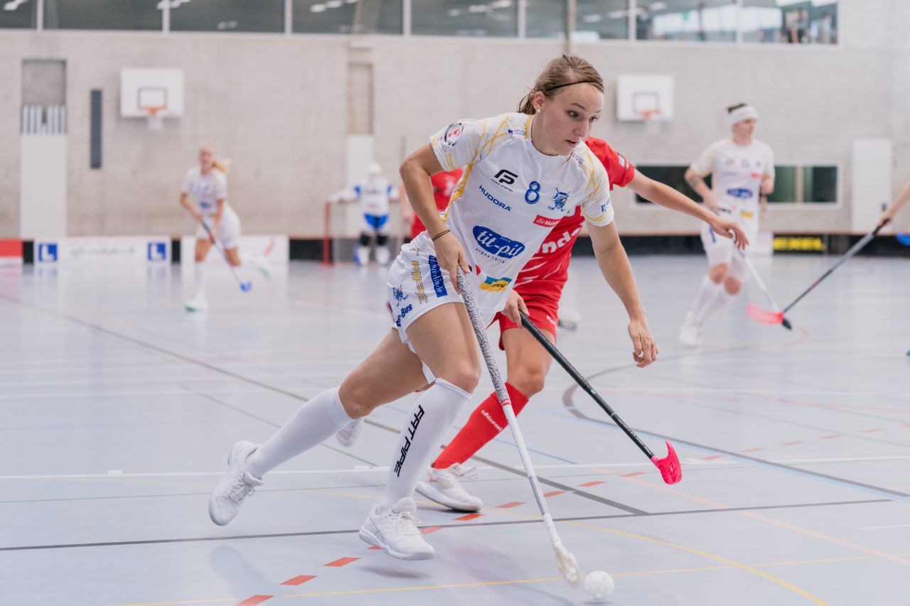 Frauen NLA 1. Runde 2020/21, Switzerland: 12.09.2020, Frauenfeld, Kantihalle, Brigitte Mischler (Nr. 8, Kloten-Dietlikon Jets) am Ball

Credit: Claudio Schwarz, unihockey-fotos.ch