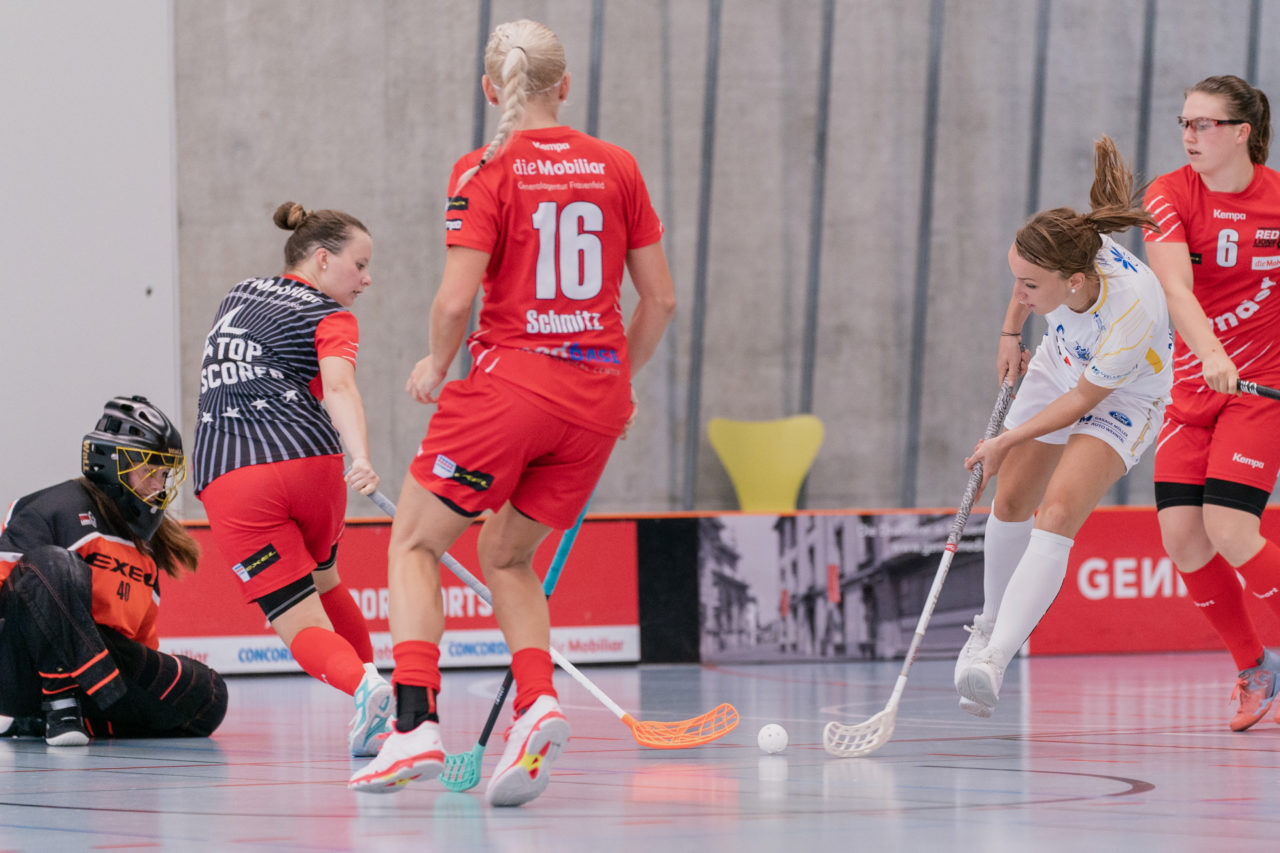 Frauen NLA 1. Runde 2020/21, Switzerland: 12.09.2020, Frauenfeld, Kantihalle, Brigitte Mischler (Nr. 8, Kloten-Dietlikon Jets) schiesst

Credit: Claudio Schwarz, unihockey-fotos.ch