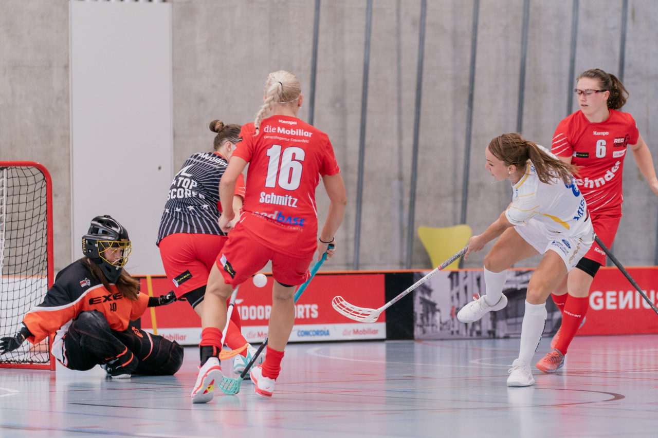 Frauen NLA 1. Runde 2020/21, Switzerland: 12.09.2020, Frauenfeld, Kantihalle, Brigitte Mischler (Nr. 8, Kloten-Dietlikon Jets) schiesst

Credit: Claudio Schwarz, unihockey-fotos.ch