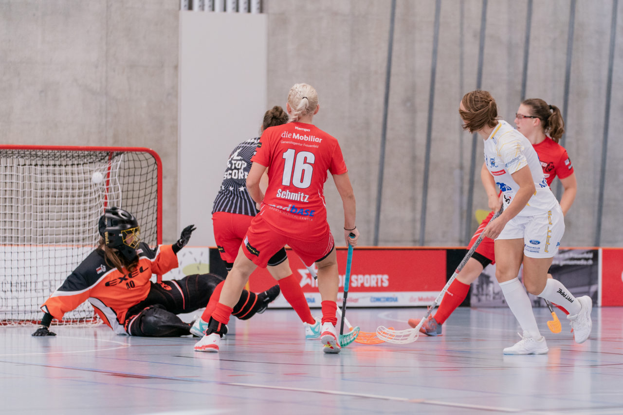 Frauen NLA 1. Runde 2020/21, Switzerland: 12.09.2020, Frauenfeld, Kantihalle, Brigitte Mischler (Nr. 8, Kloten-Dietlikon Jets) trifft

Credit: Claudio Schwarz, unihockey-fotos.ch