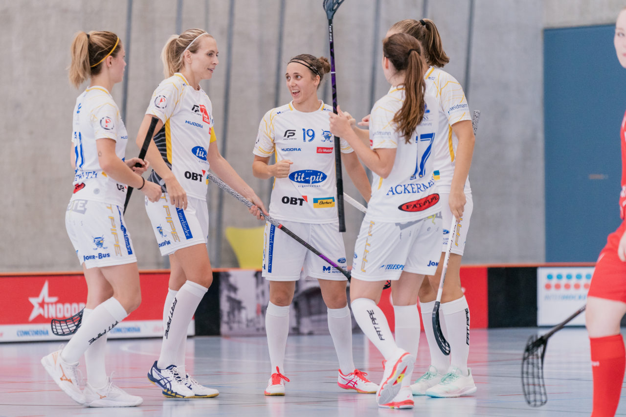 Frauen NLA 1. Runde 2020/21, Switzerland: 12.09.2020, Frauenfeld, Kantihalle, die Jets jubeln

Credit: Claudio Schwarz, unihockey-fotos.ch