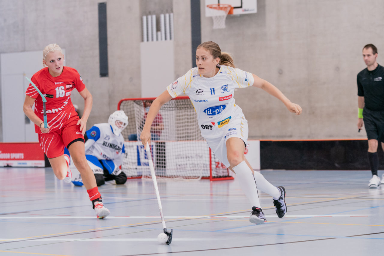 Frauen NLA 1. Runde 2020/21, Switzerland: 12.09.2020, Frauenfeld, Kantihalle, Seraphine Geiser (Nr. 11, Kloten-Dietlikon Jets) am Ball

Credit: Claudio Schwarz, unihockey-fotos.ch