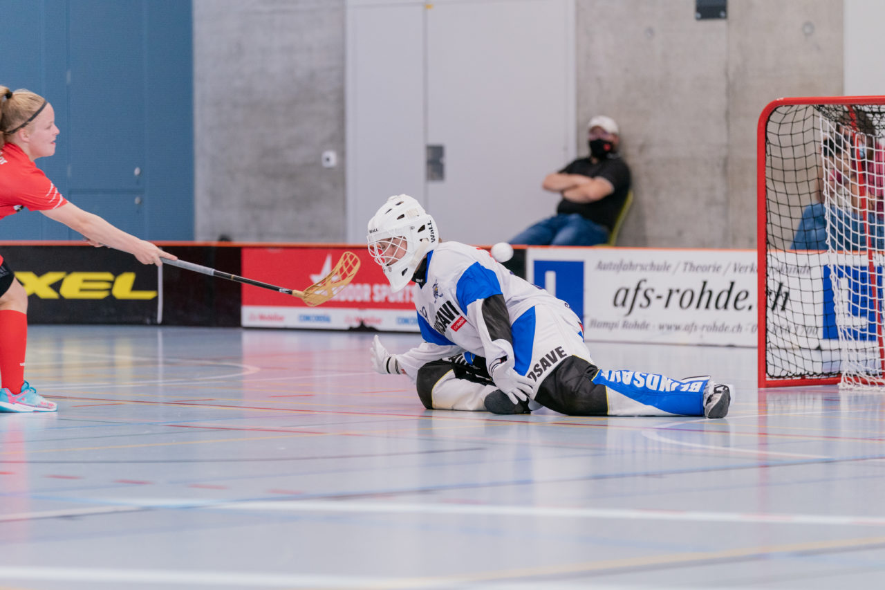 Frauen NLA 1. Runde 2020/21, Switzerland: 12.09.2020, Frauenfeld, Kantihalle, Julia Kradolfer (Nr. 26, Red Lions Frauenfeld) trifft

Credit: Claudio Schwarz, unihockey-fotos.ch