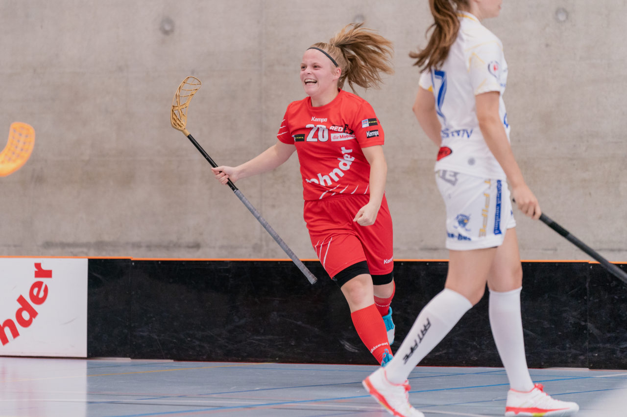 Frauen NLA 1. Runde 2020/21, Switzerland: 12.09.2020, Frauenfeld, Kantihalle, Julia Kradolfer (Nr. 26, Red Lions Frauenfeld) jubelt

Credit: Claudio Schwarz, unihockey-fotos.ch