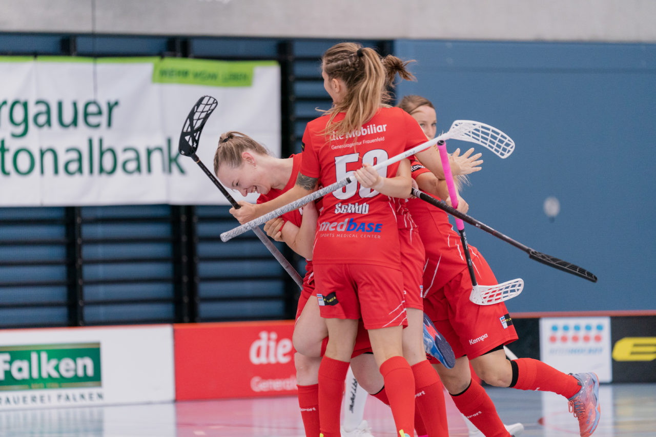 Frauen NLA 1. Runde 2020/21, Switzerland: 12.09.2020, Frauenfeld, Kantihalle, die Red Lions jubeln

Credit: Claudio Schwarz, unihockey-fotos.ch