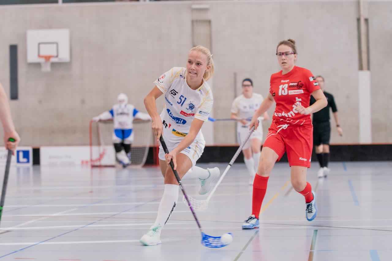 Frauen NLA 1. Runde 2020/21, Switzerland: 12.09.2020, Frauenfeld, Kantihalle, Sereina Zwissler (Nr. 51, Kloten-Dietlikon Jets) schiesst

Credit: Claudio Schwarz, unihockey-fotos.ch