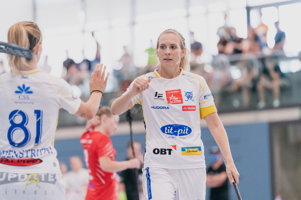 Frauen NLA 1. Runde 2020/21, Switzerland: 12.09.2020, Frauenfeld, Kantihalle, Michelle Wiki (Nr. 6, Kloten-Dietlikon Jets) jubelt

Credit: Claudio Schwarz, unihockey-fotos.ch