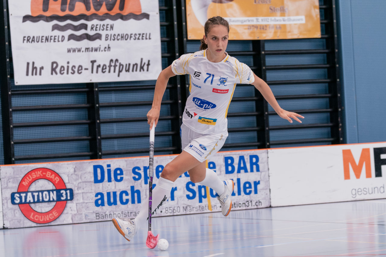 Frauen NLA 1. Runde 2020/21, Switzerland: 12.09.2020, Frauenfeld, Kantihalle, Nina Metzger (Nr. 71, Kloten-Dietlikon Jets) am Ball

Credit: Claudio Schwarz, unihockey-fotos.ch