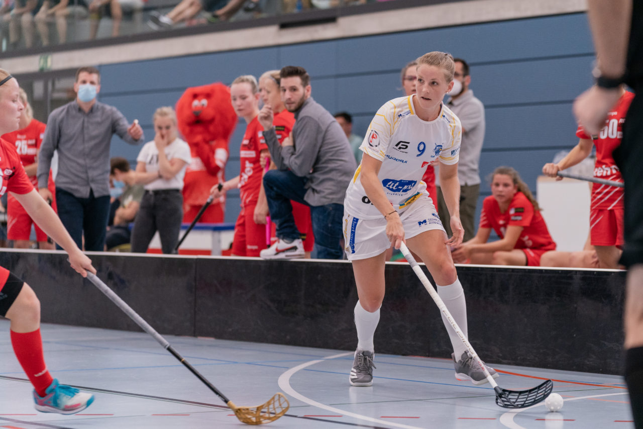 Frauen NLA 1. Runde 2020/21, Switzerland: 12.09.2020, Frauenfeld, Kantihalle, Mirjam Hintermann (Nr. 9, Kloten-Dietlikon Jets) am Ball

Credit: Claudio Schwarz, unihockey-fotos.ch