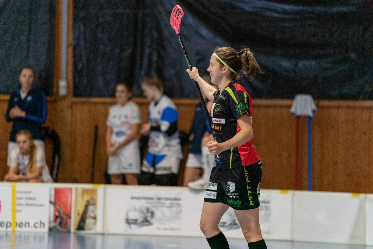 Frauen NLA Runde 5 2020/21 , Switzerland: 04.10.2020, Ballsporthalle Oberemmental (BOE), Zollbrück, Lucie Rezacova (Nr. 15, Skorpion Emmental Zollbrück) bejubelt das 1:0

Credit: Claudio Schwarz, unihockey-fotos.ch