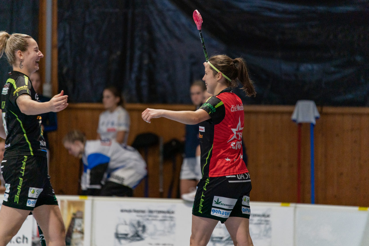 Frauen NLA Runde 5 2020/21 , Switzerland: 04.10.2020, Ballsporthalle Oberemmental (BOE), Zollbrück, Lucie Rezacova (Nr. 15, Skorpion Emmental Zollbrück) bejubelt das 1:0

Credit: Claudio Schwarz, unihockey-fotos.ch