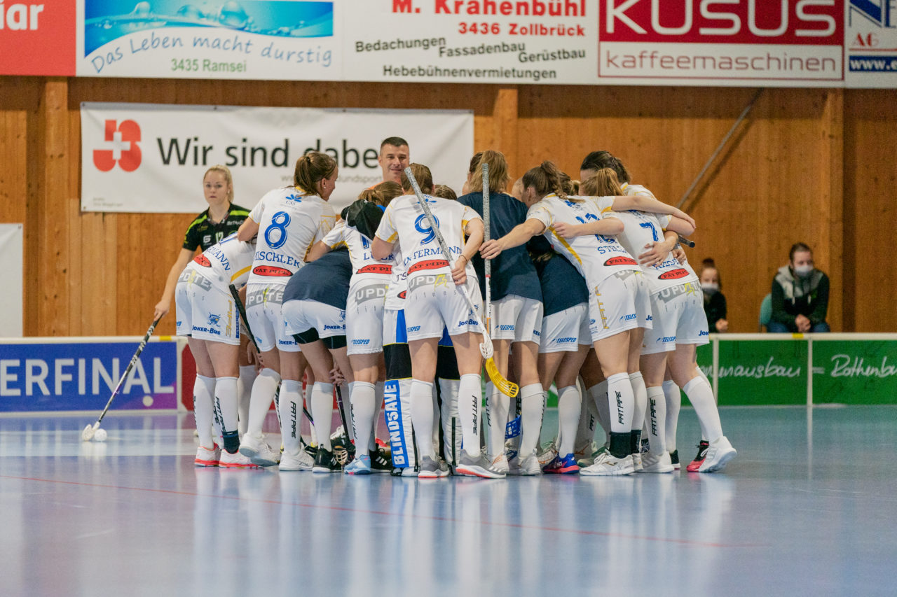 Frauen NLA Runde 5 2020/21 , Switzerland: 04.10.2020, Ballsporthalle Oberemmental (BOE), Zollbrück, die Jets bejubeln das 1:1

Credit: Claudio Schwarz, unihockey-fotos.ch