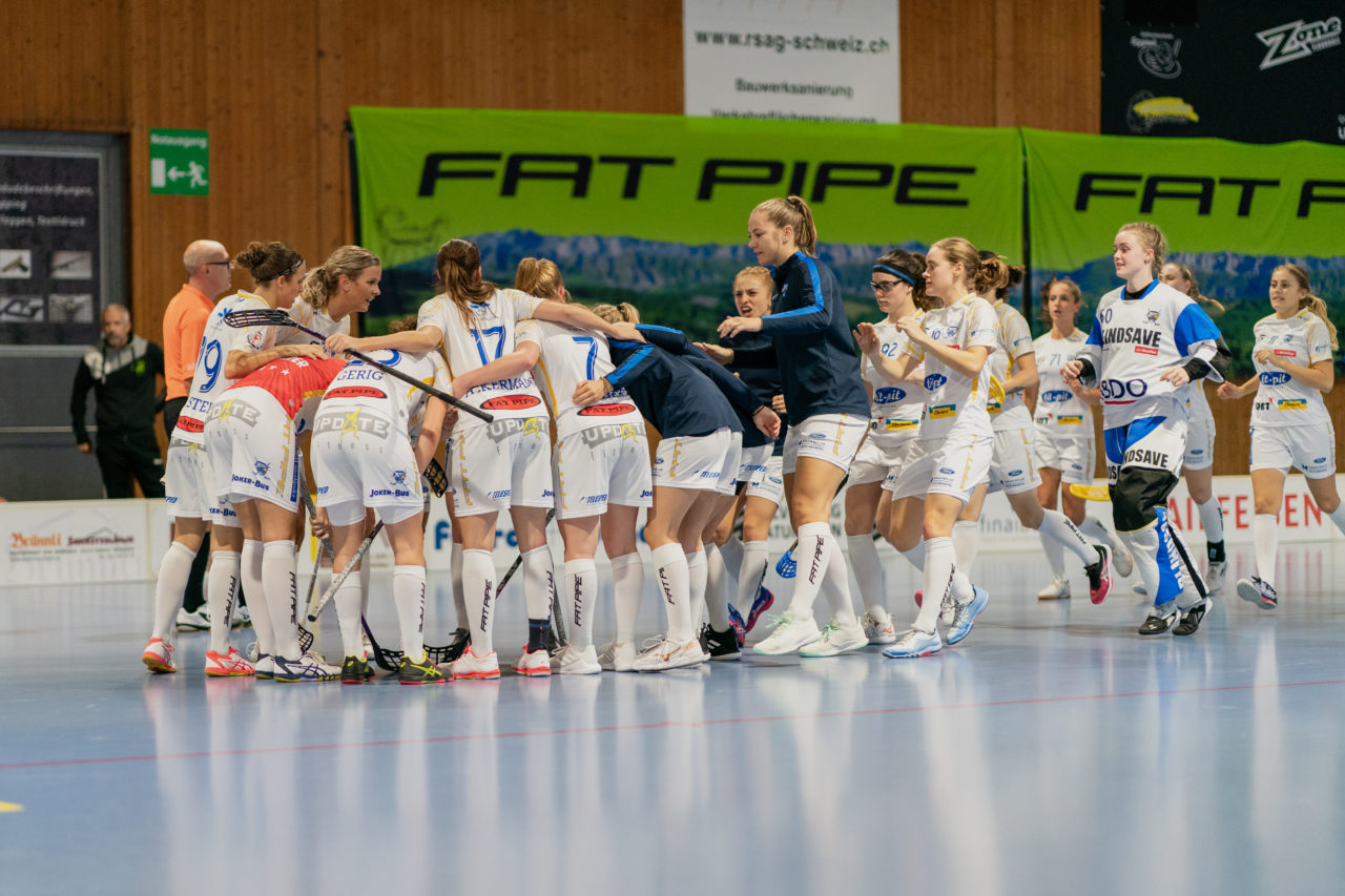 Frauen NLA Runde 5 2020/21 , Switzerland: 04.10.2020, Ballsporthalle Oberemmental (BOE), Zollbrück, die Jets bejubeln das 4:2

Credit: Claudio Schwarz, unihockey-fotos.ch