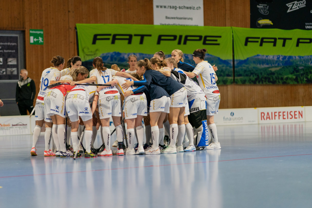 Frauen NLA Runde 5 2020/21 , Switzerland: 04.10.2020, Ballsporthalle Oberemmental (BOE), Zollbrück, die Jets bejubeln das 4:2

Credit: Claudio Schwarz, unihockey-fotos.ch