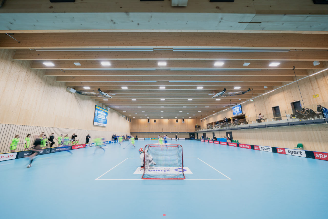Frauen NLA Runde 9 2020/21, Switzerland: 10.01.2021, Kloten, Stighag, das Spiel in der fast leeren Halle läuft

Credit: Claudio Schwarz, unihockey-fotos.ch