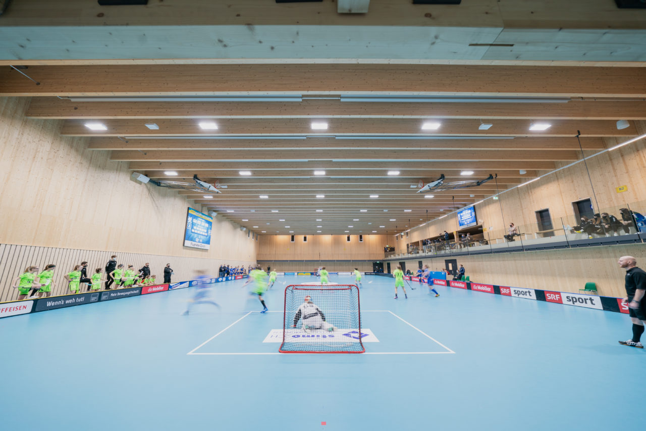 Frauen NLA Runde 9 2020/21, Switzerland: 10.01.2021, Kloten, Stighag, das Spiel in der fast leeren Halle läuft

Credit: Claudio Schwarz, unihockey-fotos.ch