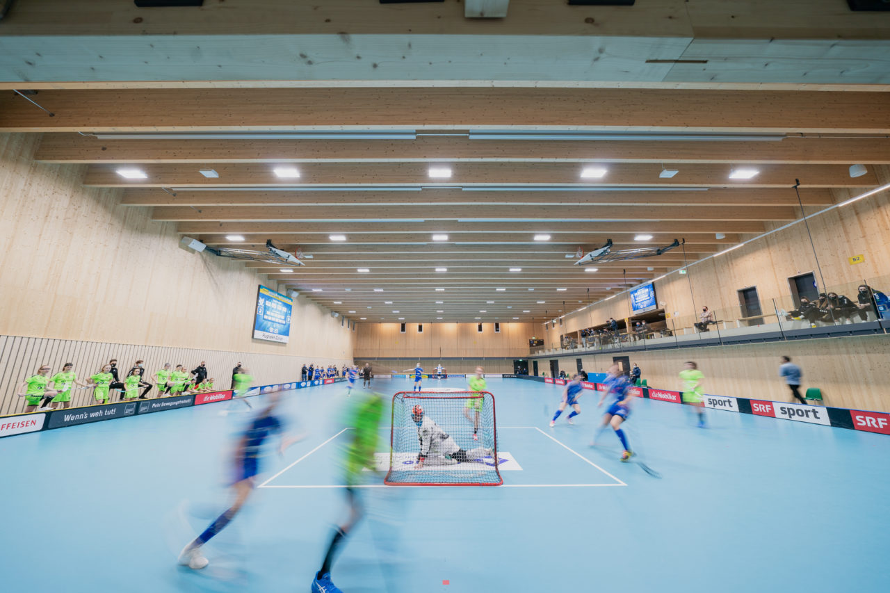 Frauen NLA Runde 9 2020/21, Switzerland: 10.01.2021, Kloten, Stighag, das Spiel in der fast leeren Halle läuft

Credit: Claudio Schwarz, unihockey-fotos.ch