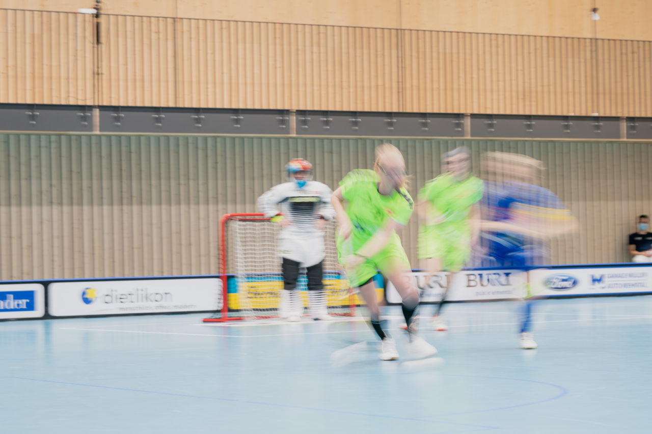 Frauen NLA Runde 9 2020/21, Switzerland: 10.01.2021, Kloten, Stighag, das Spiel in der fast leeren Halle läuft

Credit: Claudio Schwarz, unihockey-fotos.ch