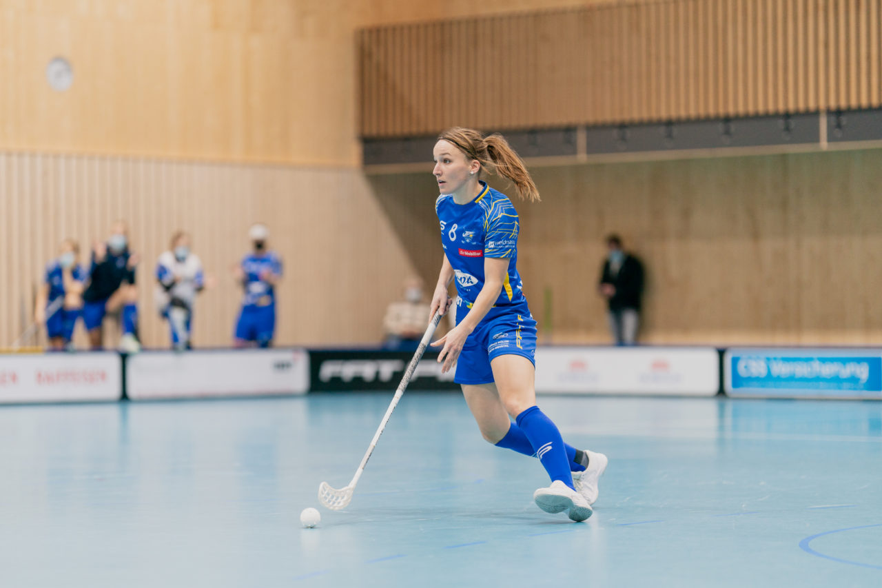 Frauen NLA Runde 9 2020/21, Switzerland: 10.01.2021, Kloten, Stighag, Brigitte Mischler (Nr. 8, Kloten-Dietlikon Jets) am Ball

Credit: Claudio Schwarz, unihockey-fotos.ch