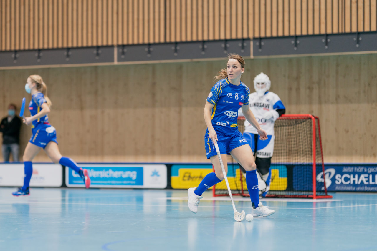 Frauen NLA Runde 9 2020/21, Switzerland: 10.01.2021, Kloten, Stighag, Brigitte Mischler (Nr. 8, Kloten-Dietlikon Jets) am Ball

Credit: Claudio Schwarz, unihockey-fotos.ch