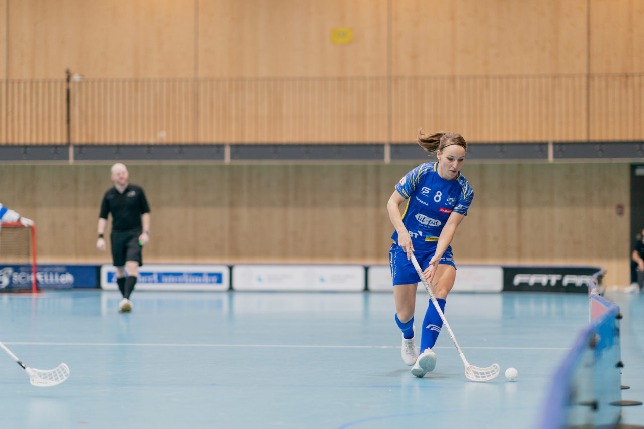 Frauen NLA Runde 9 2020/21, Switzerland: 10.01.2021, Kloten, Stighag, Brigitte Mischler (Nr. 8, Kloten-Dietlikon Jets) am Ball

Credit: Claudio Schwarz, unihockey-fotos.ch