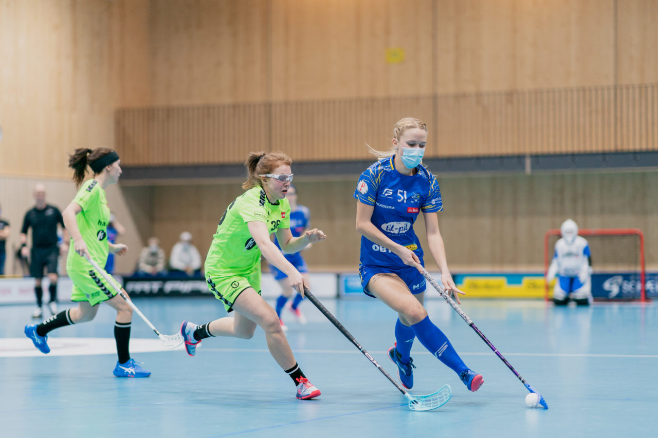 Frauen NLA Runde 9 2020/21, Switzerland: 10.01.2021, Kloten, Stighag, Sereina Zwissler (Nr. 51, Kloten-Dietlikon Jets) am Ball

Credit: Claudio Schwarz, unihockey-fotos.ch