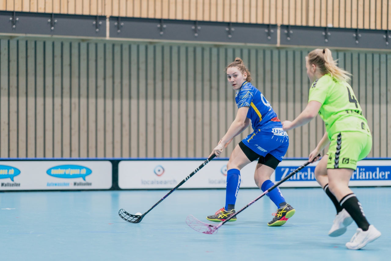 Frauen NLA Runde 9 2020/21, Switzerland: 10.01.2021, Kloten, Stighag, Ronja Niederberger (Nr. 96, Kloten-Dietlikon Jets) am Ball

Credit: Claudio Schwarz, unihockey-fotos.ch