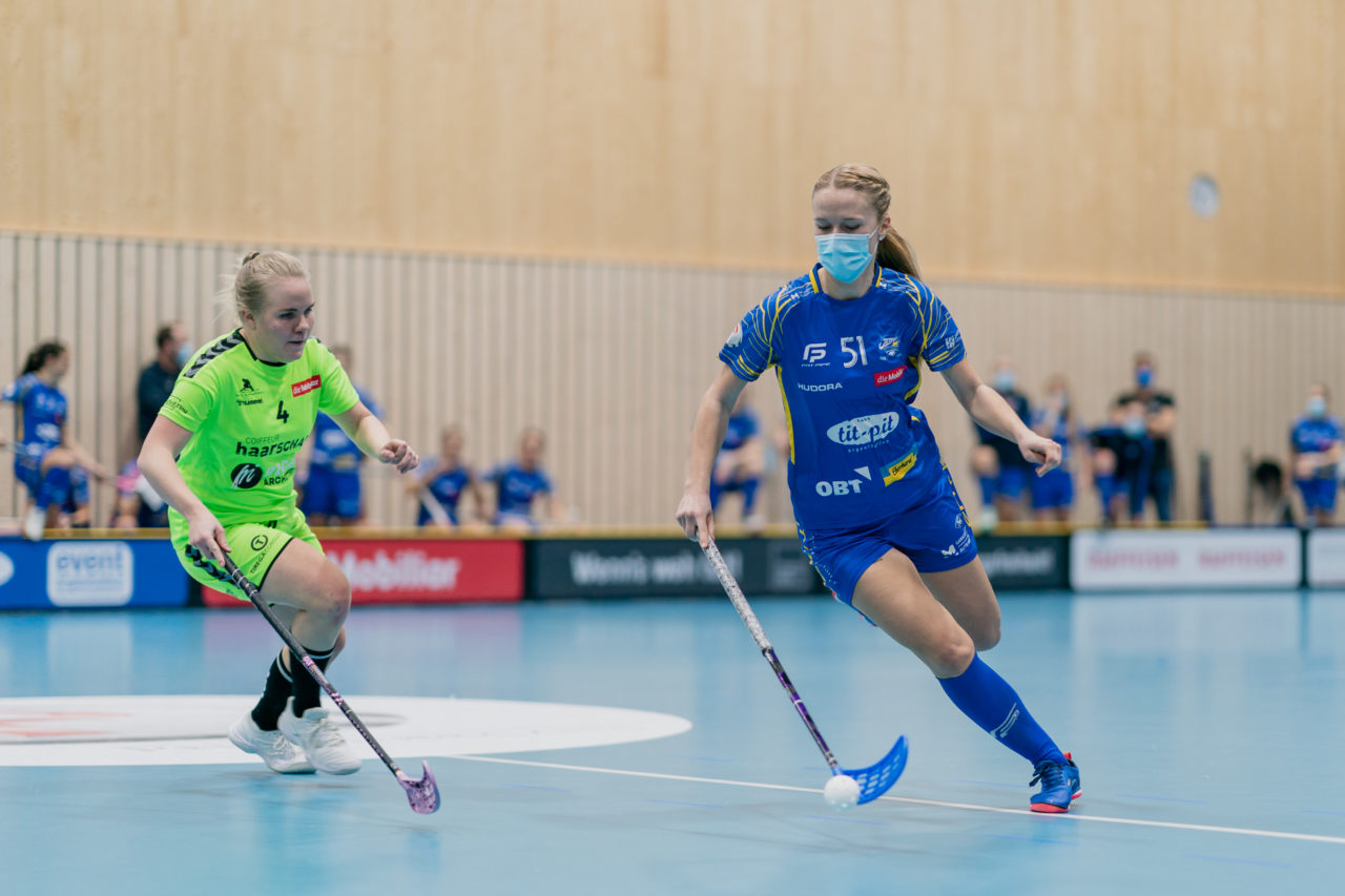 Frauen NLA Runde 9 2020/21, Switzerland: 10.01.2021, Kloten, Stighag, Sereina Zwissler (Nr. 51, Kloten-Dietlikon Jets) am Ball

Credit: Claudio Schwarz, unihockey-fotos.ch