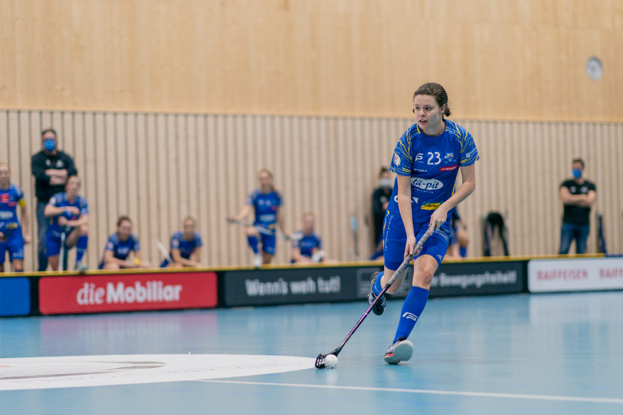 Frauen NLA Runde 9 2020/21, Switzerland: 10.01.2021, Kloten, Stighag, Isabelle Gerig (Nr. 23, Kloten-Dietlikon Jets) am Ball

Credit: Claudio Schwarz, unihockey-fotos.ch