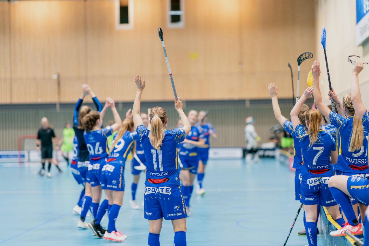 Frauen NLA Runde 9 2020/21, Switzerland: 10.01.2021, Kloten, Stighag, Jubeln in Corona-Zeiten

Credit: Claudio Schwarz, unihockey-fotos.ch
