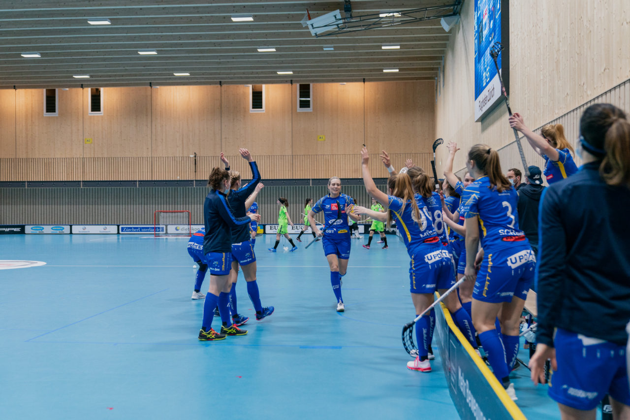 Frauen NLA Runde 9 2020/21, Switzerland: 10.01.2021, Kloten, Stighag, Corona konformer Jubel

Credit: Claudio Schwarz, unihockey-fotos.ch