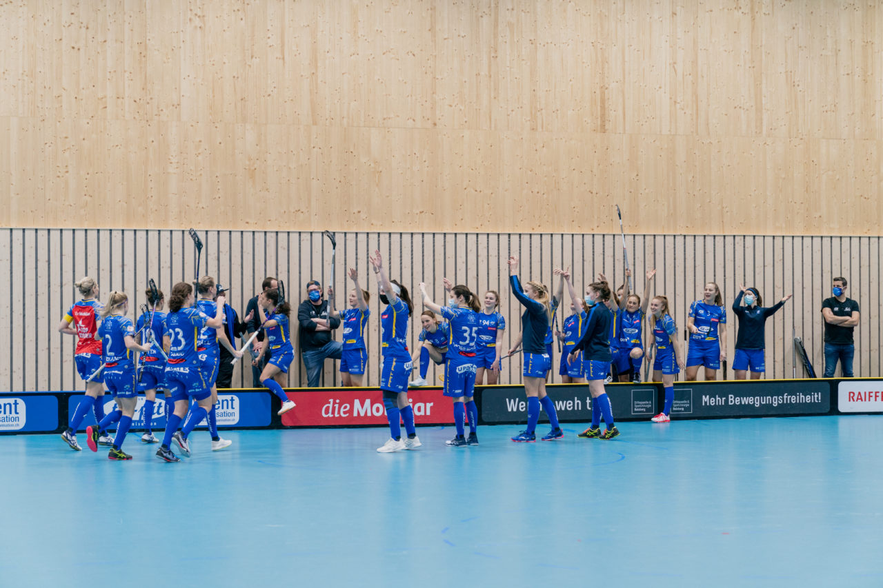 Frauen NLA Runde 9 2020/21, Switzerland: 10.01.2021, Kloten, Stighag, Corona konformer Jubel

Credit: Claudio Schwarz, unihockey-fotos.ch