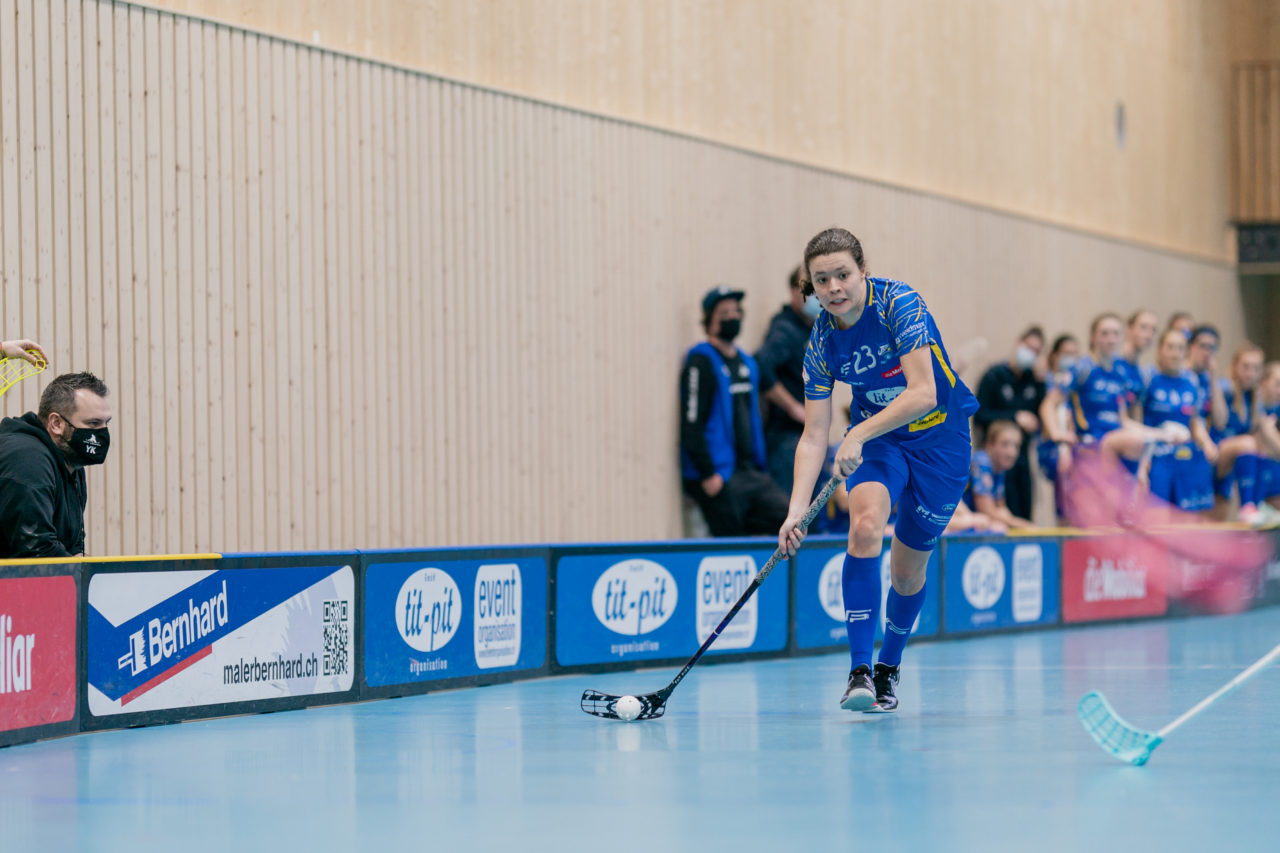 Frauen NLA Runde 9 2020/21, Switzerland: 10.01.2021, Kloten, Stighag, Isabelle Gerig (Nr. 23, Kloten-Dietlikon Jets) am Ball

Credit: Claudio Schwarz, unihockey-fotos.ch