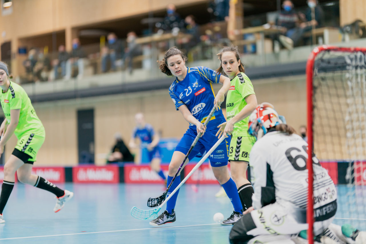 Frauen NLA Runde 9 2020/21, Switzerland: 10.01.2021, Kloten, Stighag, Isabelle Gerig (Nr. 23, Kloten-Dietlikon Jets) vor dem Tor

Credit: Claudio Schwarz, unihockey-fotos.ch