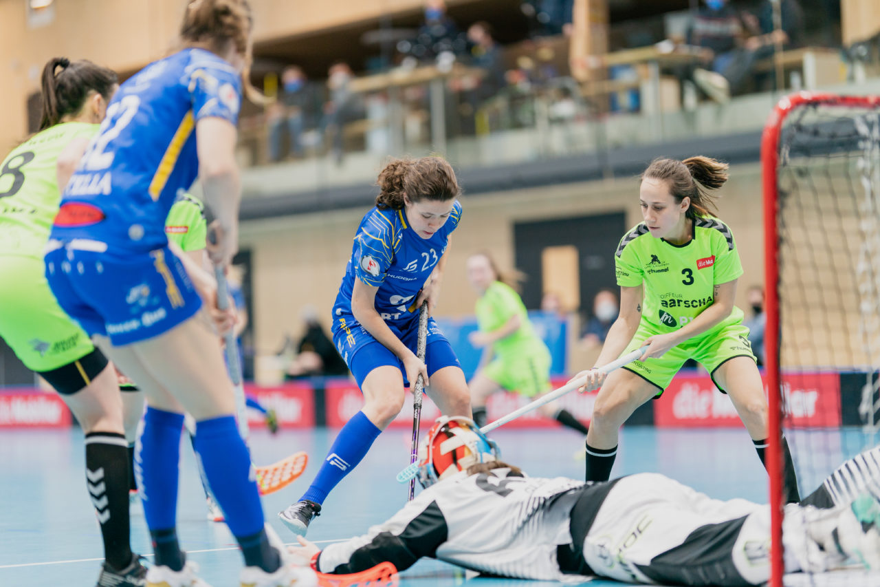 Frauen NLA Runde 9 2020/21, Switzerland: 10.01.2021, Kloten, Stighag, Isabelle Gerig (Nr. 23, Kloten-Dietlikon Jets) vor dem Tor

Credit: Claudio Schwarz, unihockey-fotos.ch