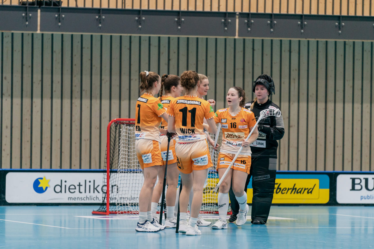 Frauen NLA Runde 10 2020/21, Switzerland: 16.01.2021, Kloten, Stighag, Nicole Capatt (Nr. 16, piranha chur) in der Starting-Six

Credit: Claudio Schwarz, unihockey-fotos.ch