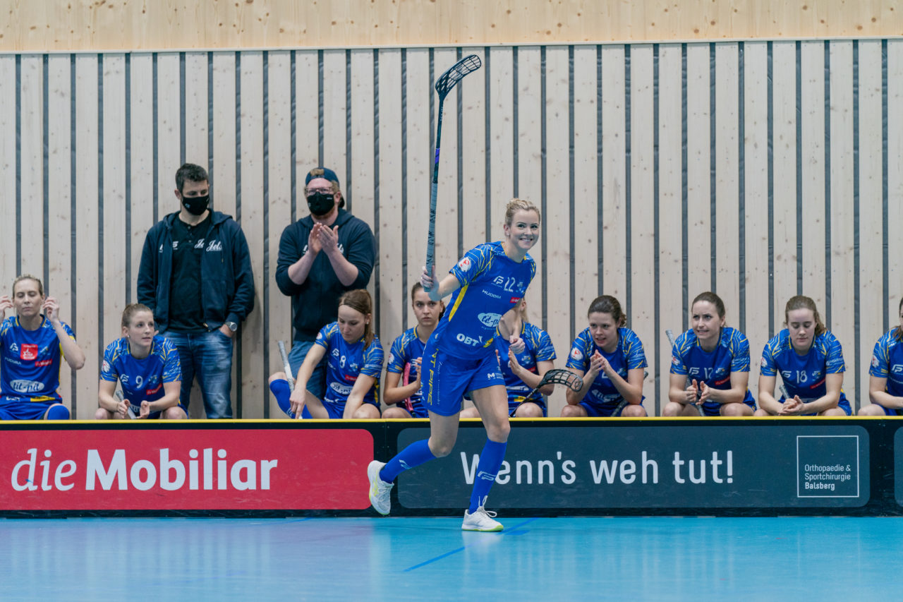 Frauen NLA Runde 10 2020/21, Switzerland: 16.01.2021, Kloten, Stighag, Iza Rydfjäll (Nr. 22, Kloten-Dietlikon Jets) in der Starting-Six

Credit: Claudio Schwarz, unihockey-fotos.ch