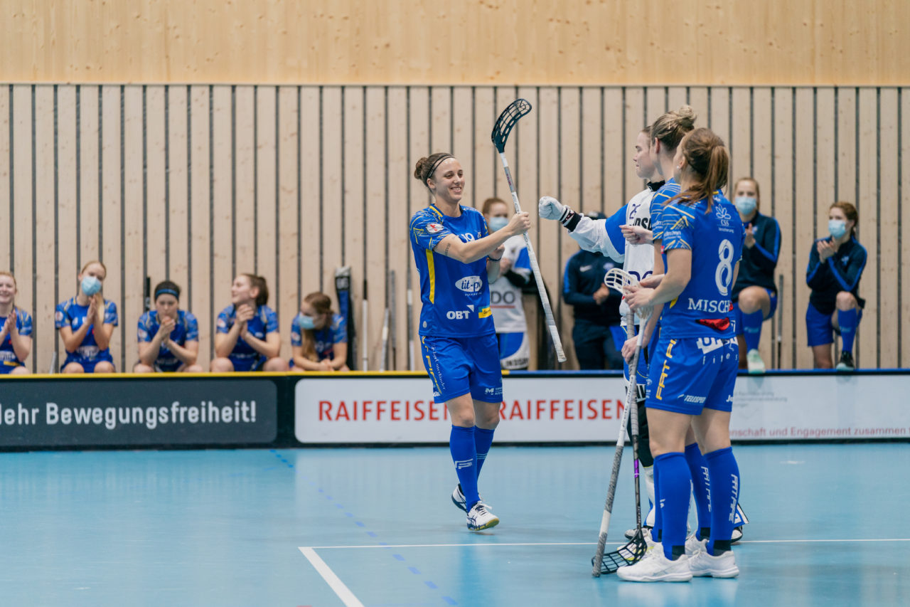 Frauen NLA Runde 10 2020/21, Switzerland: 16.01.2021, Kloten, Stighag, Julia Suter (Nr. 19, Kloten-Dietlikon Jets) in der Starting-Six

Credit: Claudio Schwarz, unihockey-fotos.ch