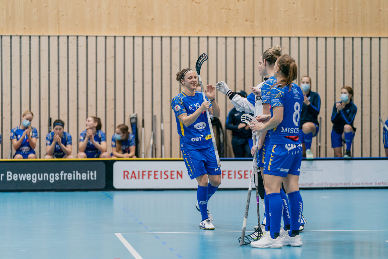 Frauen NLA Runde 10 2020/21, Switzerland: 16.01.2021, Kloten, Stighag, Julia Suter (Nr. 19, Kloten-Dietlikon Jets) in der Starting-Six

Credit: Claudio Schwarz, unihockey-fotos.ch
