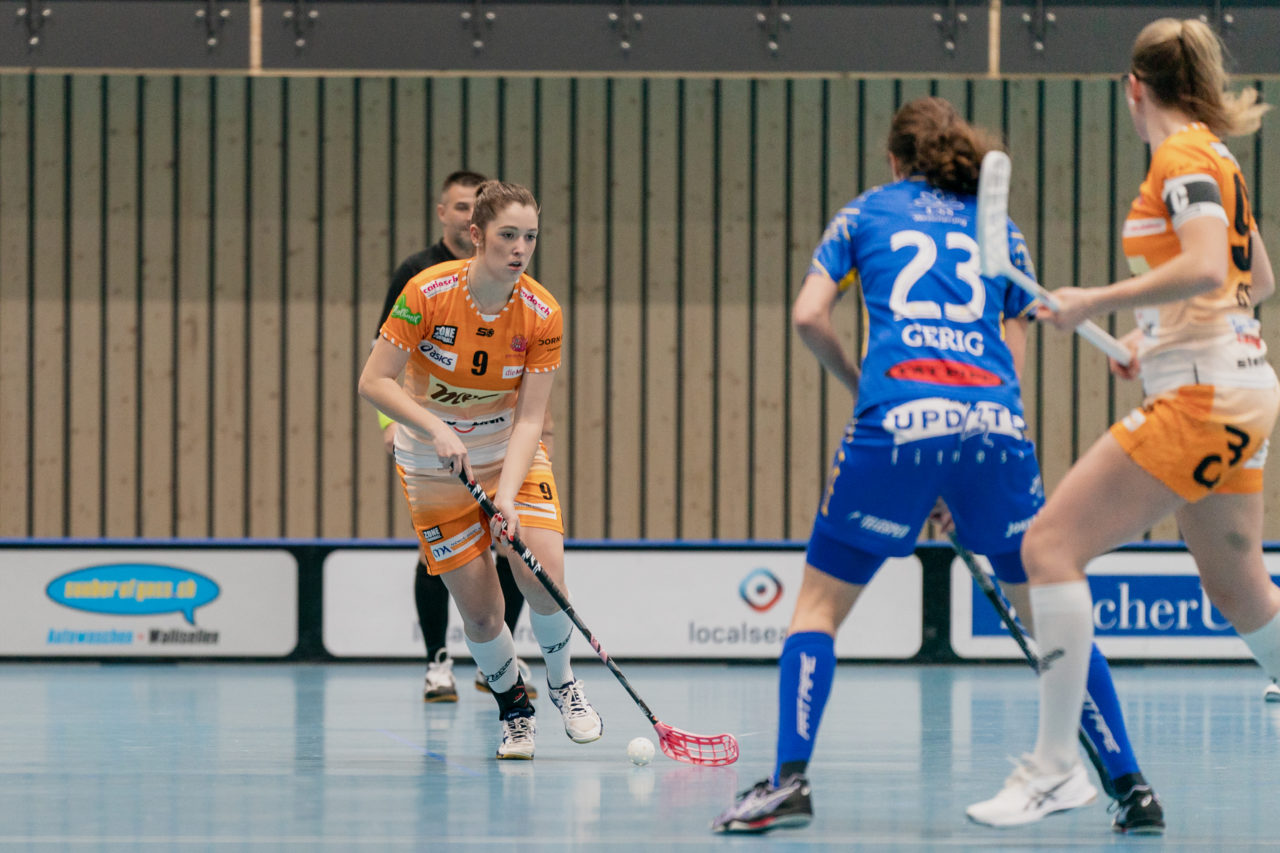 Frauen NLA Runde 10 2020/21, Switzerland: 16.01.2021, Kloten, Stighag, Nela Jiráková (Nr. 9, piranha chur) am Ball

Credit: Claudio Schwarz, unihockey-fotos.ch