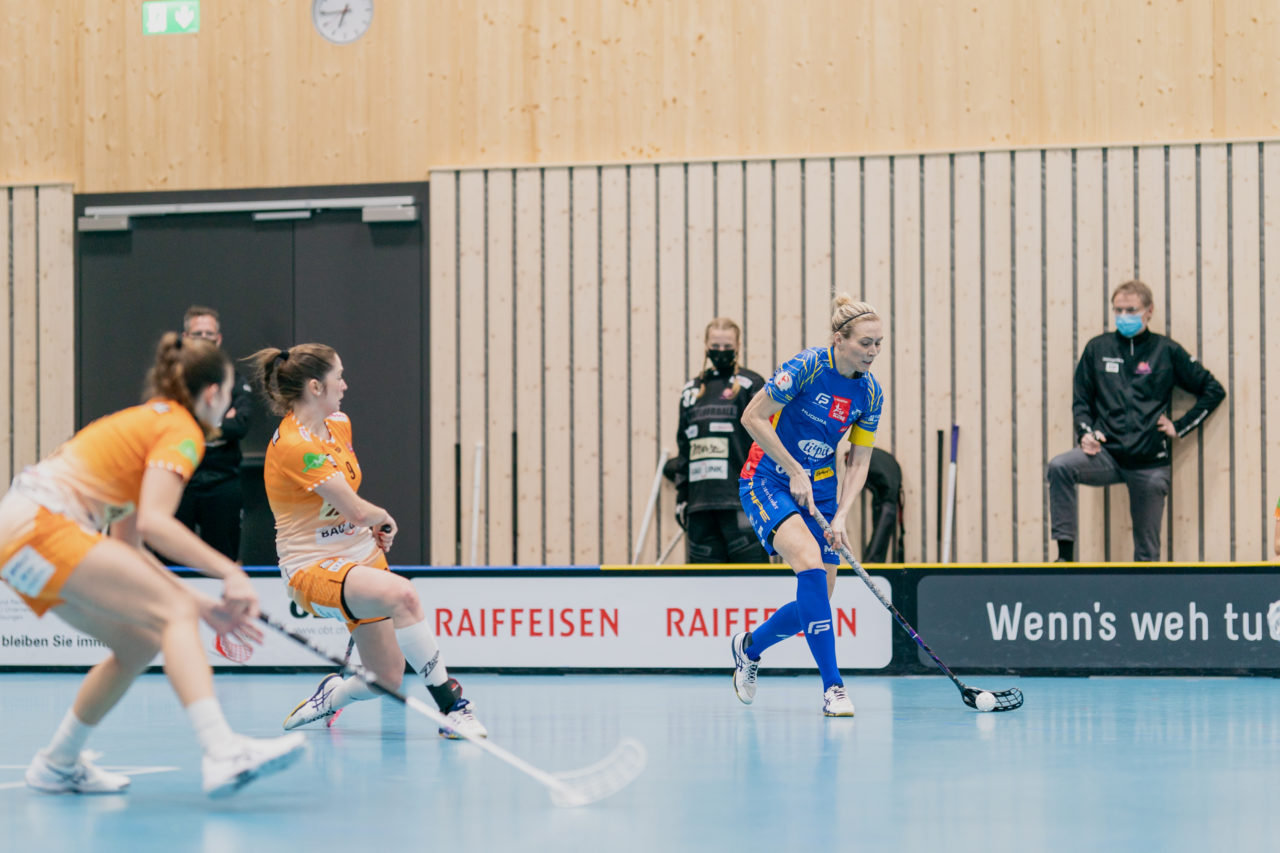 Frauen NLA Runde 10 2020/21, Switzerland: 16.01.2021, Kloten, Stighag, Michelle Wiki (Nr. 6, Kloten-Dietlikon Jets) schiesst

Credit: Claudio Schwarz, unihockey-fotos.ch