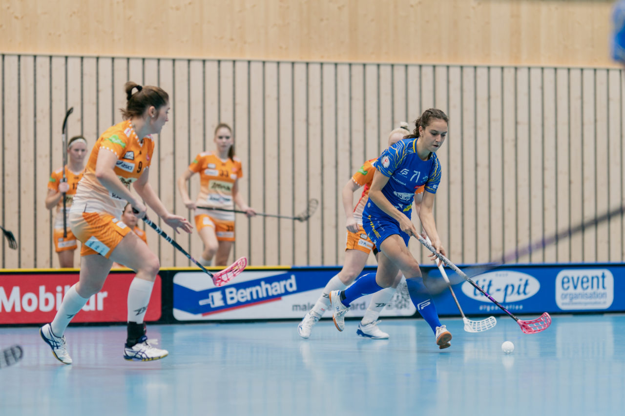 Frauen NLA Runde 10 2020/21, Switzerland: 16.01.2021, Kloten, Stighag, Nina Metzger (Nr. 71, Kloten-Dietlikon Jets) am Ball

Credit: Claudio Schwarz, unihockey-fotos.ch