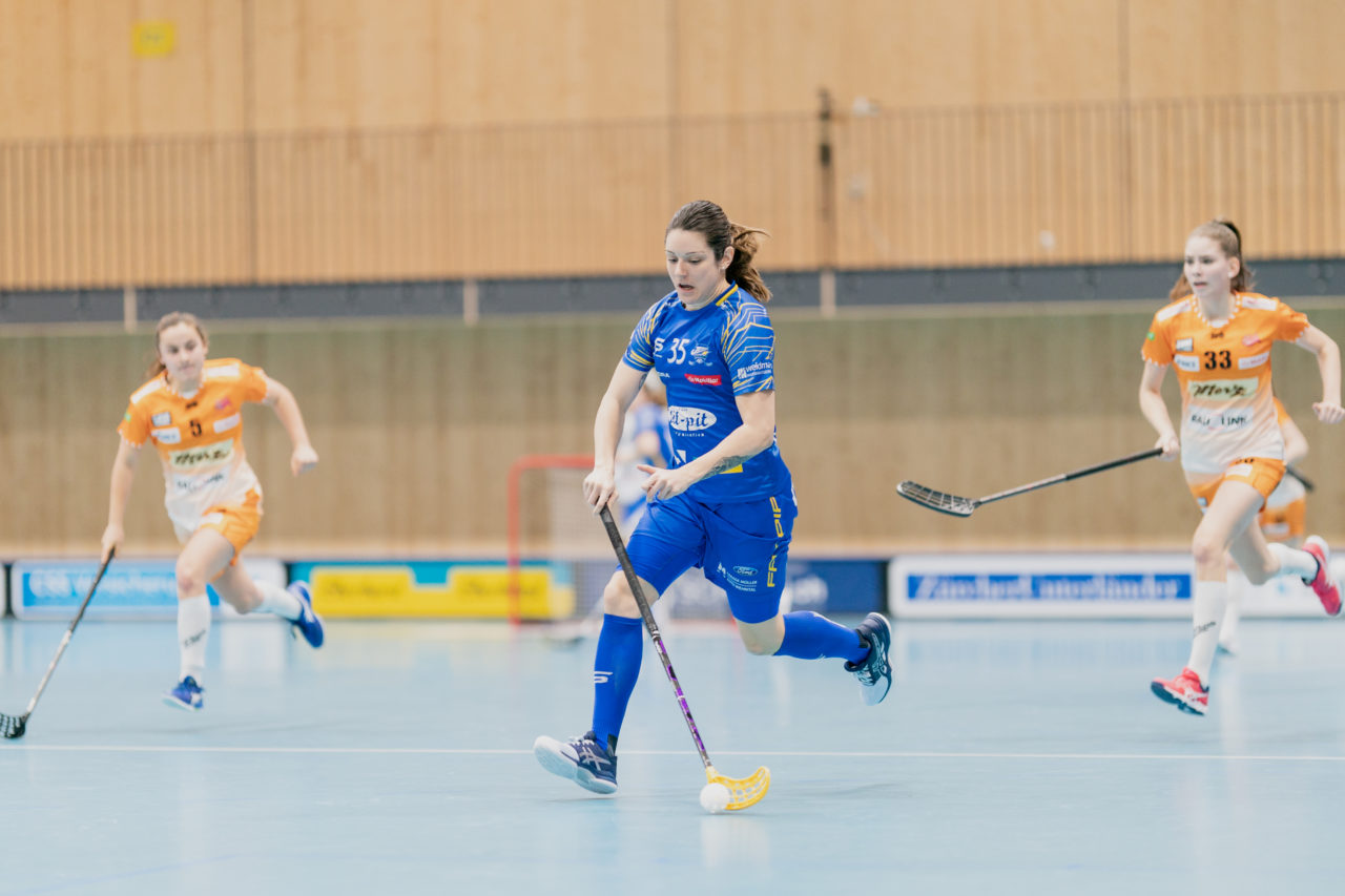 Frauen NLA Runde 10 2020/21, Switzerland: 16.01.2021, Kloten, Stighag, Christelle Wohlhauser (Nr. 35, Kloten-Dietlikon Jets) am Ball

Credit: Claudio Schwarz, unihockey-fotos.ch