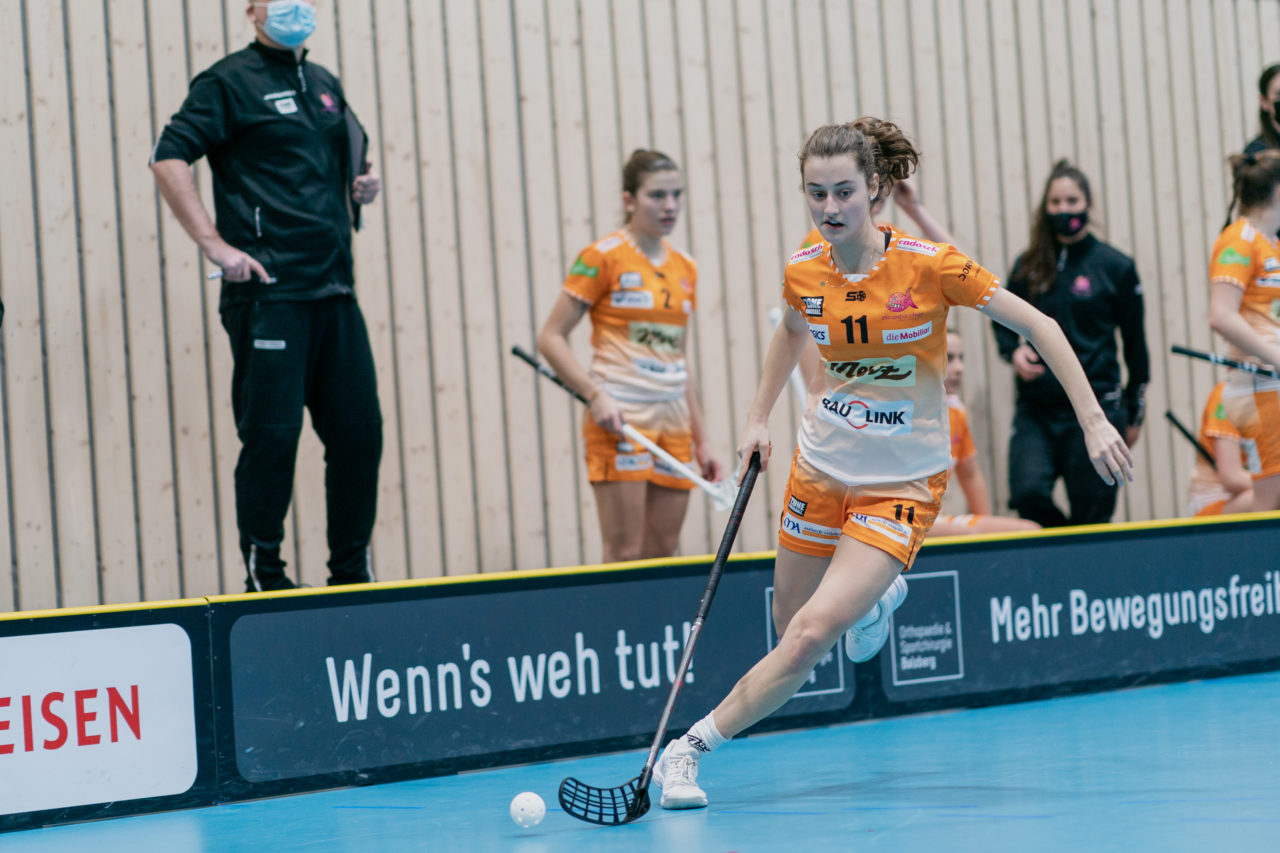 Frauen NLA Runde 10 2020/21, Switzerland: 16.01.2021, Kloten, Stighag, Marcia Wick (Nr. 11, piranha chur) am Ball

Credit: Claudio Schwarz, unihockey-fotos.ch