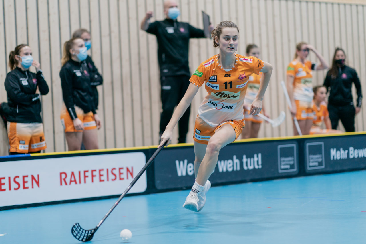 Frauen NLA Runde 10 2020/21, Switzerland: 16.01.2021, Kloten, Stighag, Marcia Wick (Nr. 11, piranha chur) am Ball

Credit: Claudio Schwarz, unihockey-fotos.ch