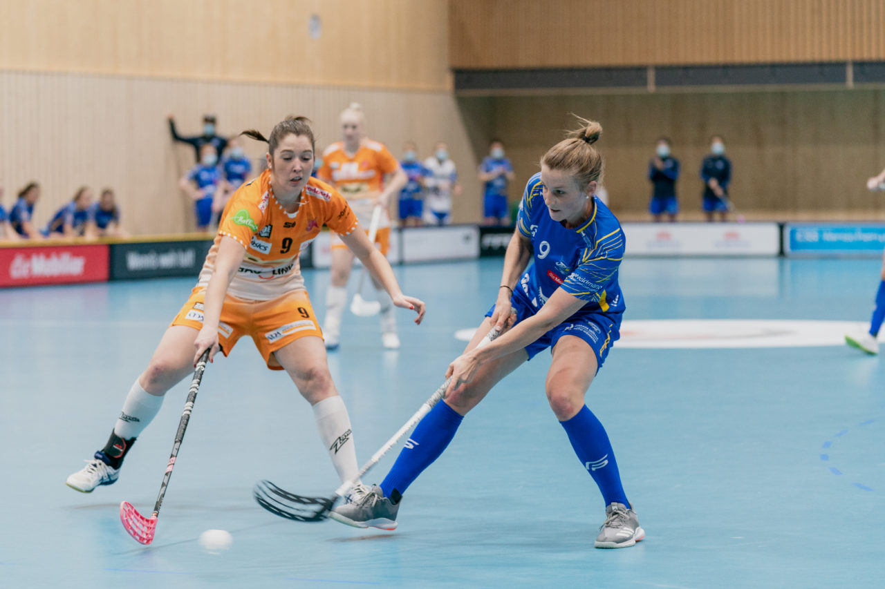 Frauen NLA Runde 10 2020/21, Switzerland: 16.01.2021, Kloten, Stighag, Mirjam Hintermann (Nr. 9, Kloten-Dietlikon Jets) schiesst

Credit: Claudio Schwarz, unihockey-fotos.ch