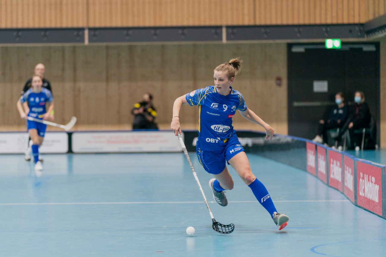 Frauen NLA Runde 10 2020/21, Switzerland: 16.01.2021, Kloten, Stighag, Mirjam Hintermann (Nr. 9, Kloten-Dietlikon Jets) am Ball

Credit: Claudio Schwarz, unihockey-fotos.ch