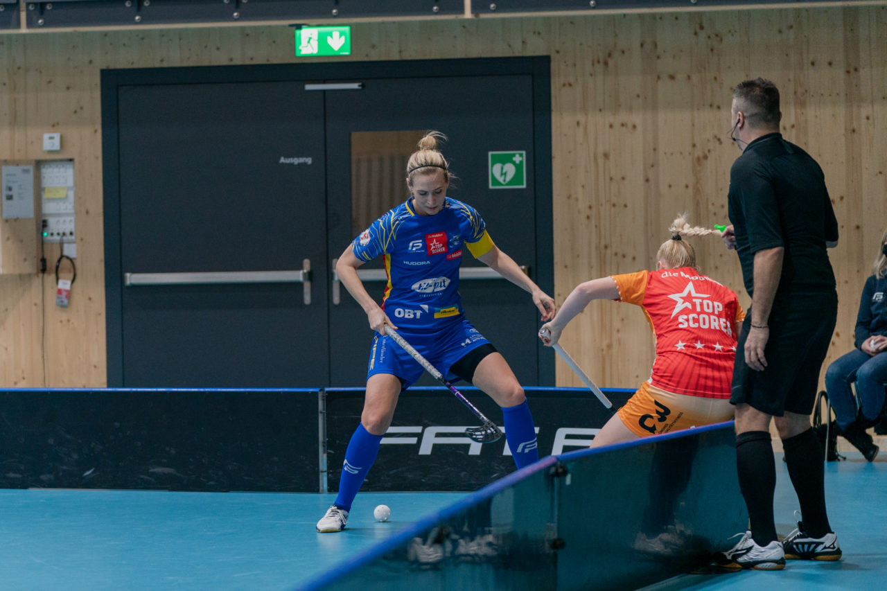 Frauen NLA Runde 10 2020/21, Switzerland: 16.01.2021, Kloten, Stighag, Topscorer Duell zwischen Martina Repková (Nr. 23, piranha chur) und Michelle Wiki (Nr. 6, Kloten-Dietlikon Jets) 

Credit: Claudio Schwarz, unihockey-fotos.ch