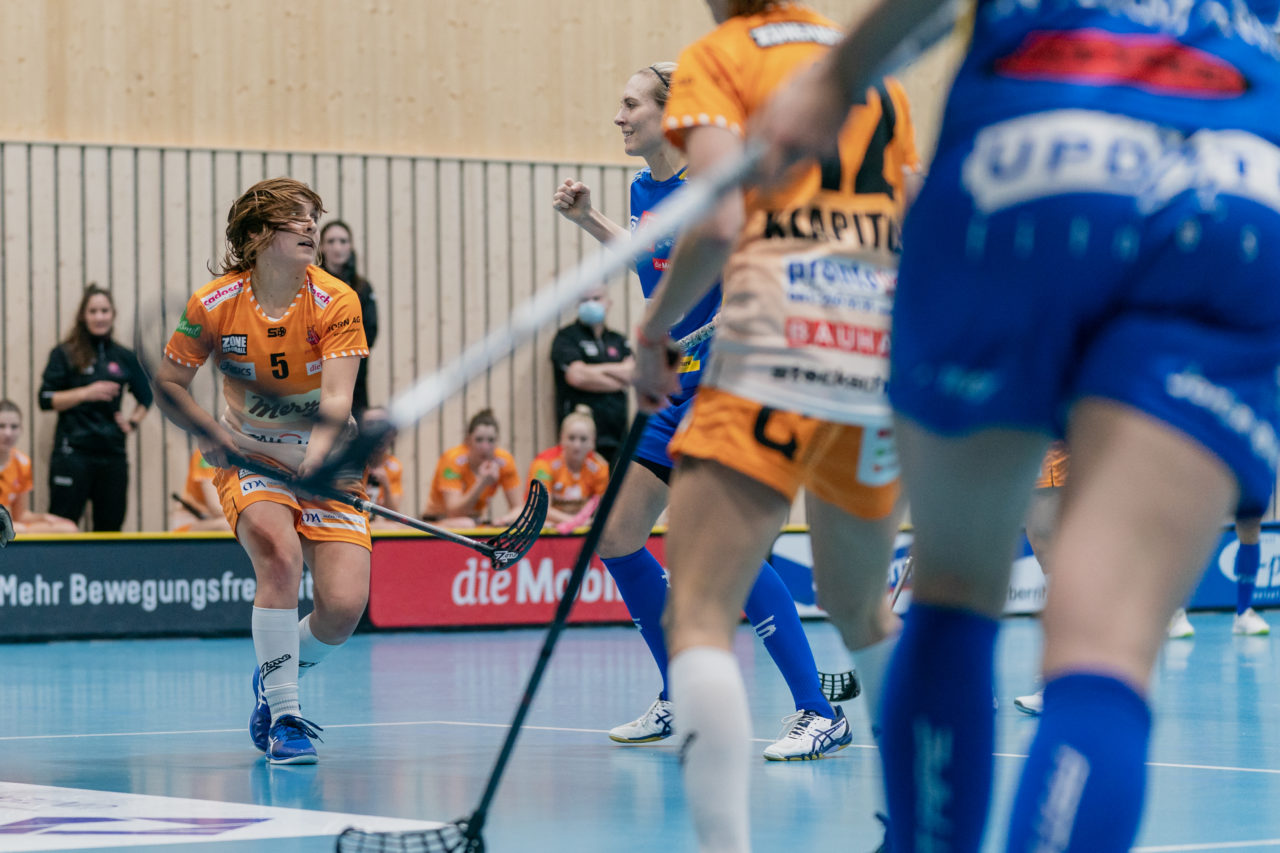 Frauen NLA Runde 10 2020/21, Switzerland: 16.01.2021, Kloten, Stighag, Michelle Wiki (Nr. 6, Kloten-Dietlikon Jets) bejubelt das 5:0

Credit: Claudio Schwarz, unihockey-fotos.ch